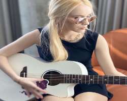 The multi-talented star can also play the guitar.